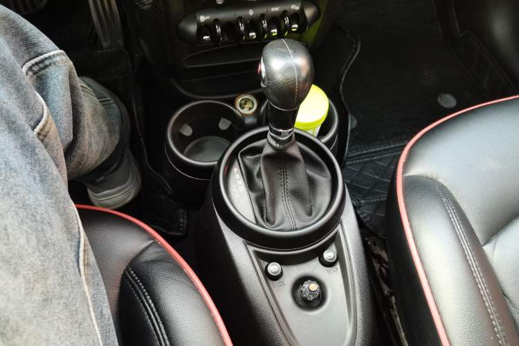 Used MINI Countryman 2013 1.6T COOPER S ALL4 5-seater Custom Edition Gear Lever