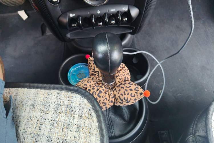 Used MINI Countryman 2013 1.6T COOPER ALL4 Fun Gear Lever