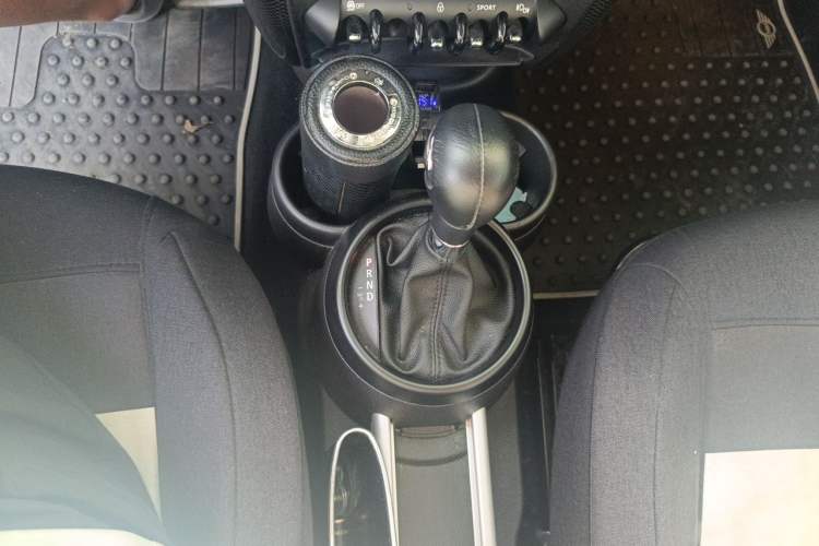Used MINI Countryman 2013 1.6T COOPER ALL4 Fun Gear Lever