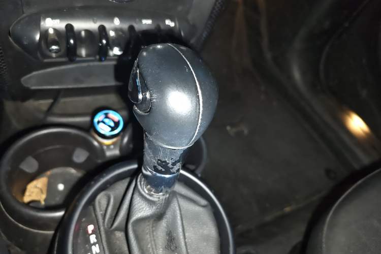 Used MINI Countryman 2013 1.6T COOPER ALL4 Fun Gear Lever