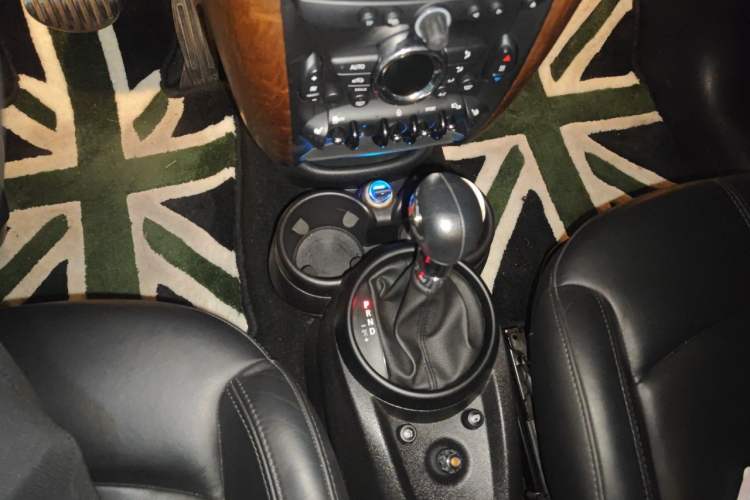 Used MINI Countryman 2013 1.6T COOPER S ALL4 Ski Edition Gear Lever