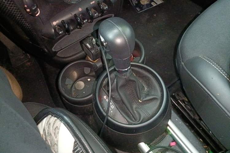 Used MINI Countryman 2013 1.6T COOPER ALL4 Fun Gear Lever