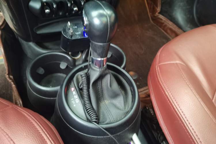 Used MINI Countryman 2013 1.6T COOPER ALL4 Excitement Gear Lever