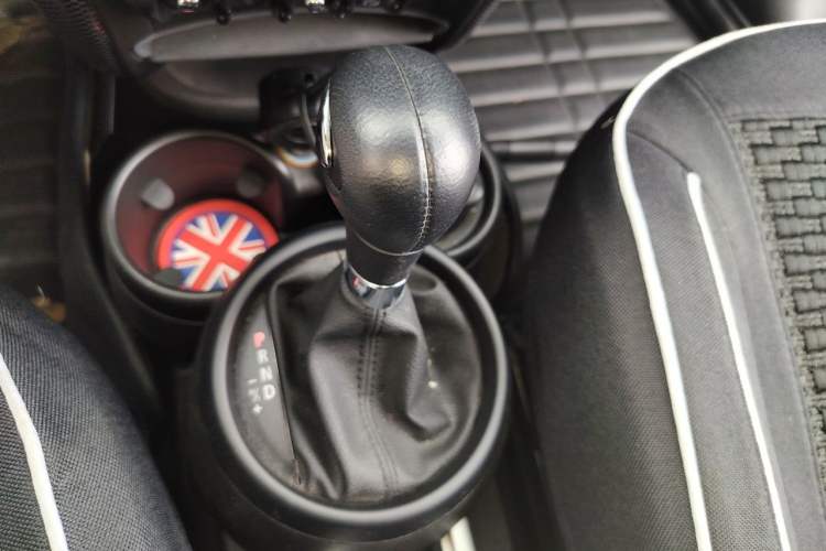 Used MINI Countryman 2013 1.6T COOPER ALL4 Fun Gear Lever