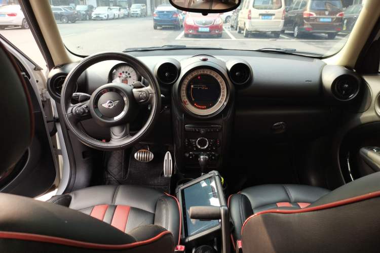 Used MINI Countryman 2013 1.6T COOPER S ALL4 5-seater Custom Edition Interior 2