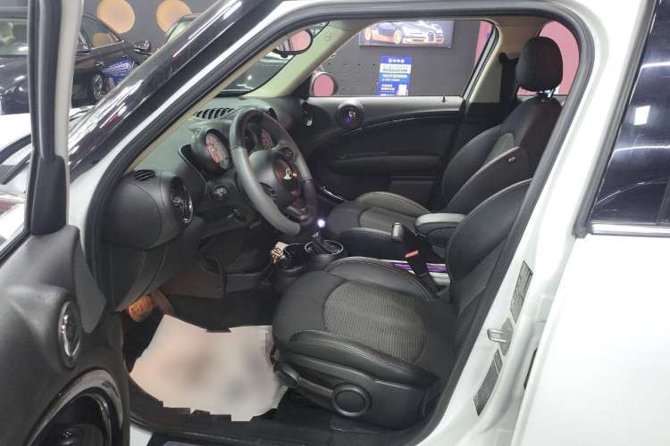 Used MINI Countryman 2013 1.6T COOPER ALL4 Fun Interior 2