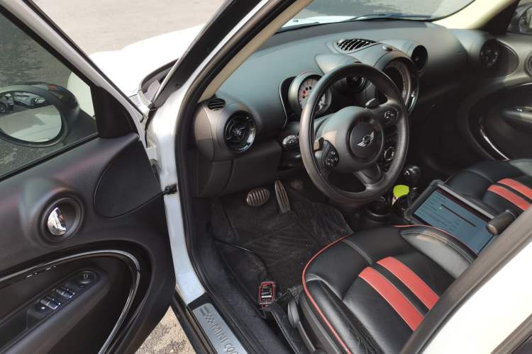 Used MINI Countryman 2013 1.6T COOPER S ALL4 5-seater Custom Edition Interior 3
