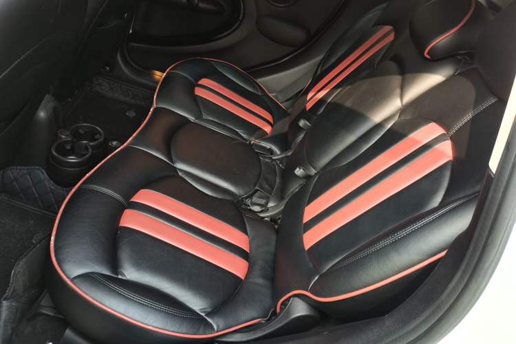 Used MINI Countryman 2013 1.6T COOPER S ALL4 5-seater Custom Edition Interior 4