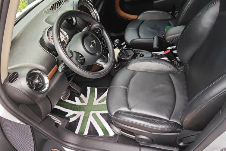 Used MINI Countryman 2013 1.6T COOPER S ALL4 Ski Edition Left Front Seat