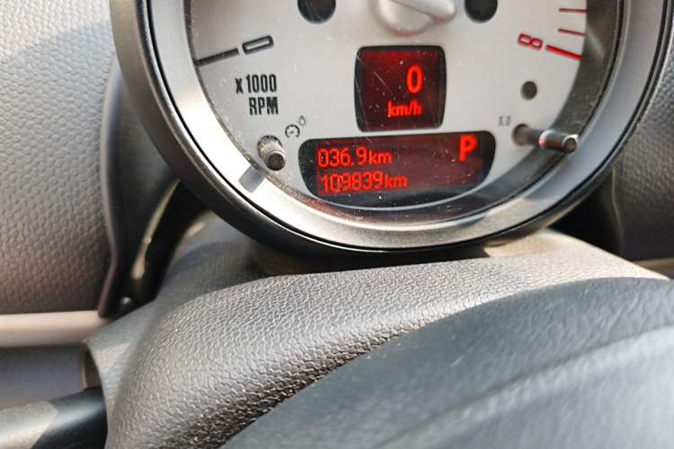 Used MINI Countryman 2013 1.6T COOPER ALL4 Fun Odometer Close Up