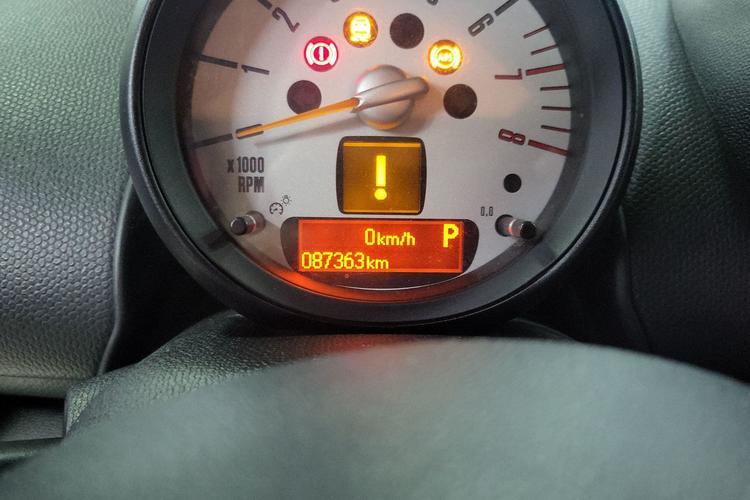 Used MINI Countryman 2013 1.6T COOPER ALL4 Fun Odometer Close Up