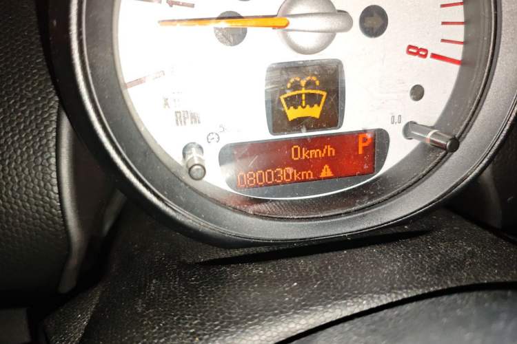 Used MINI Countryman 2013 1.6T COOPER ALL4 Excitement Odometer Close Up
