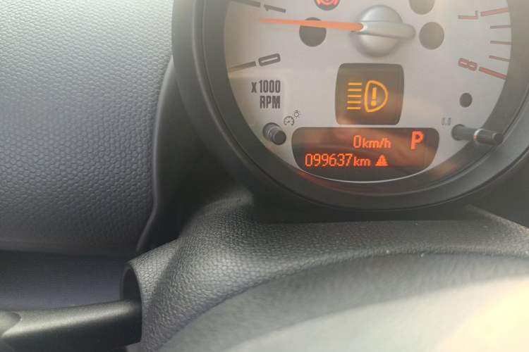 Used MINI Countryman 2013 1.6T COOPER ALL4 Fun Odometer Close Up