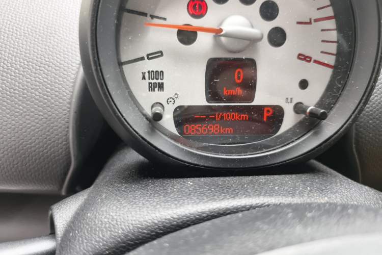 Used MINI Countryman 2013 1.6T COOPER ALL4 Excitement Odometer Close Up