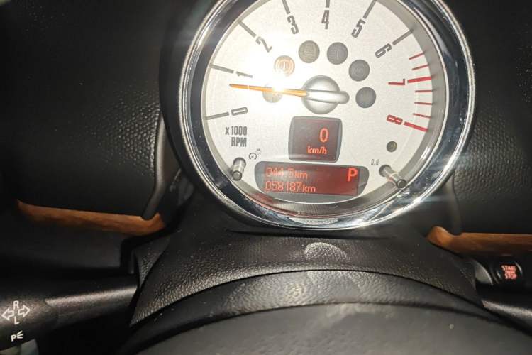 Used MINI Countryman 2013 1.6T COOPER S ALL4 Ski Edition Odometer Close Up