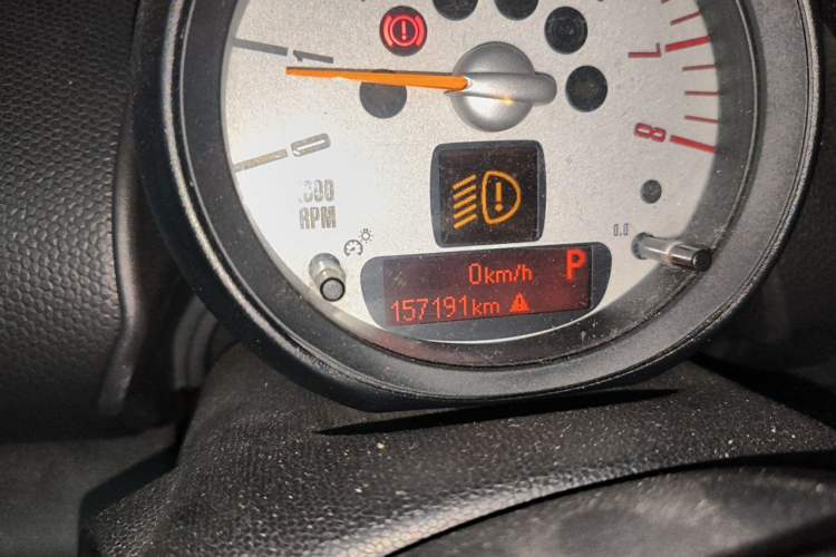Used MINI Countryman  Odometer Close Up