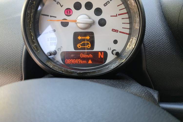 Used MINI Countryman 2013 1.6T COOPER ALL4 Fun Odometer Close Up