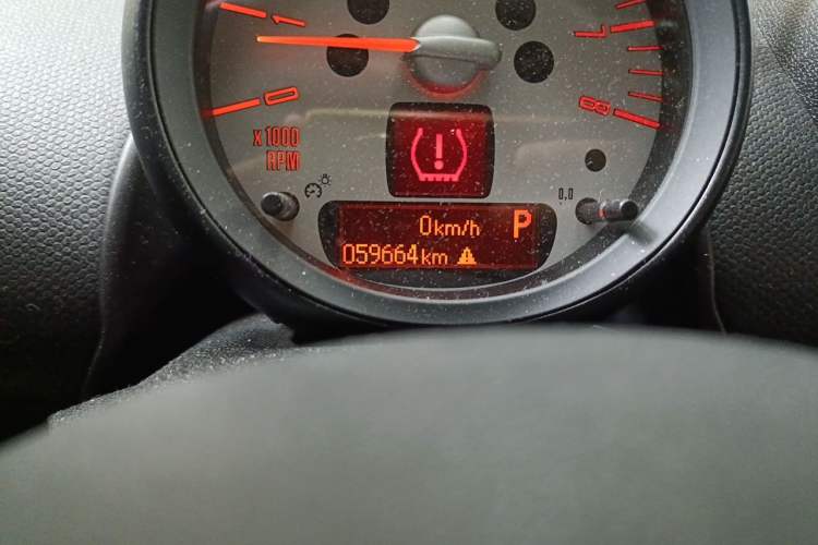 Used MINI Countryman 2013 1.6T COOPER ALL4 Fun Odometer Close Up
