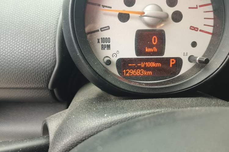 Used MINI Countryman 2013 1.6T COOPER ALL4 Excitement Odometer Close Up