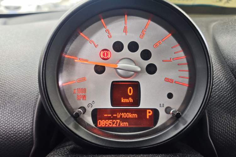 Used MINI Countryman 2013 1.6T COOPER ALL4 Excitement Odometer Close Up