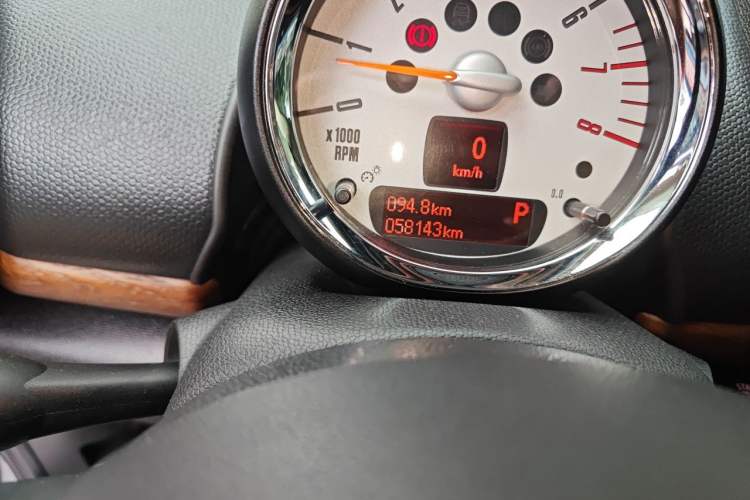 Used MINI Countryman 2013 1.6T COOPER S ALL4 Ski Edition Odometer Close Up