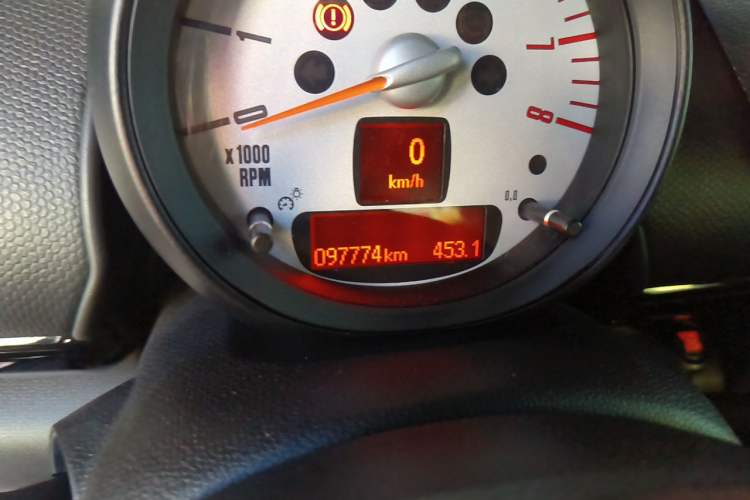 Used MINI Countryman 2013 1.6T COOPER ALL4 Excitement Odometer Close Up