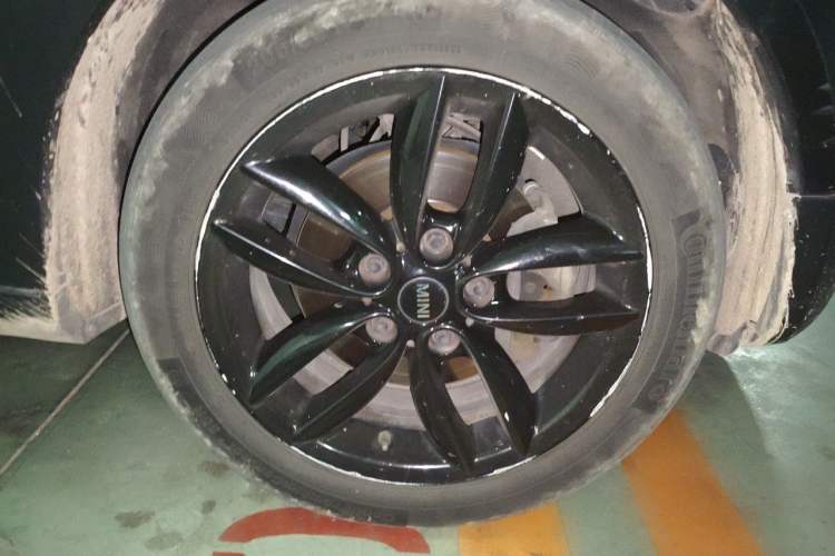 Used MINI Countryman 2013 1.6T COOPER ALL4 Excitement Right Front Wheel Hub