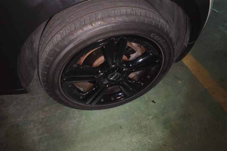 Used MINI Countryman 2013 1.6T COOPER S ALL4 Ski Edition Right Front Wheel Hub
