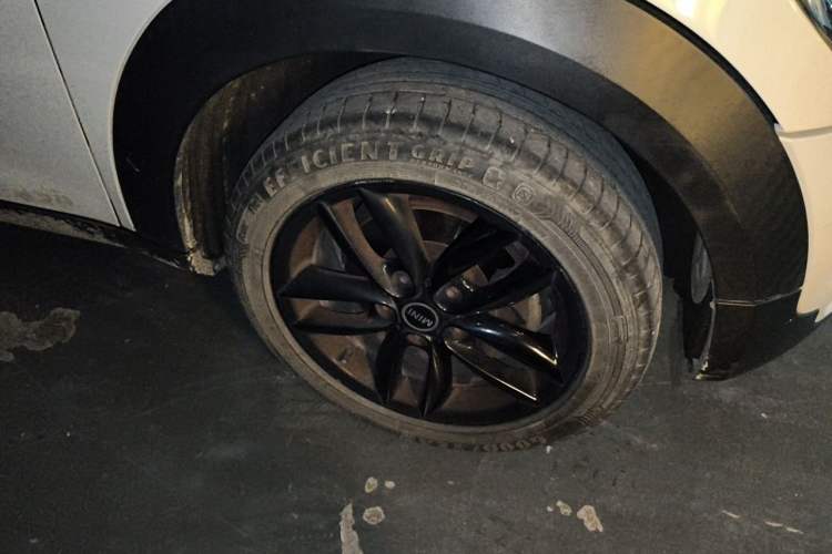 Used MINI Countryman  Right Front Wheel Hub