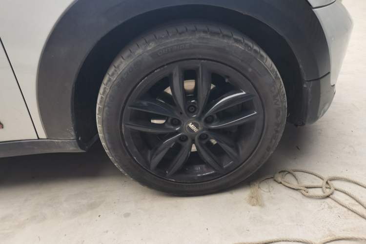 Used MINI Countryman 2013 1.6T COOPER ALL4 Excitement Right Front Wheel Hub