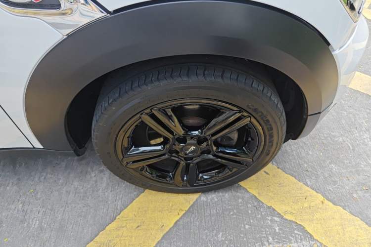Used MINI Countryman 2013 1.6T COOPER S ALL4 Ski Edition Right Front Wheel Hub
