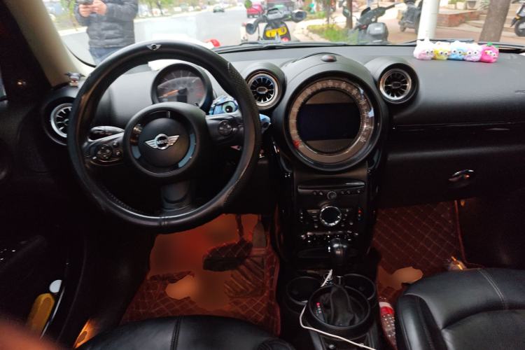 Used MINI Countryman 2014 1.6L COOPER Excitement Center Console