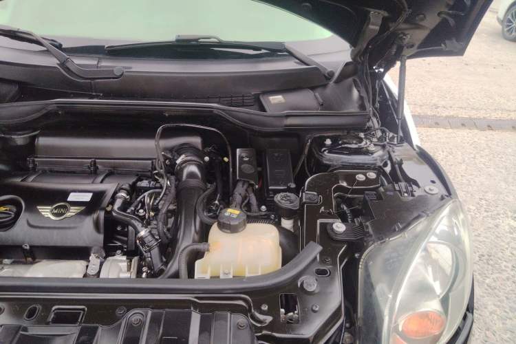 Used MINI Countryman 2014 1.6T COOPER ALL4 Fun Engine Bay Left