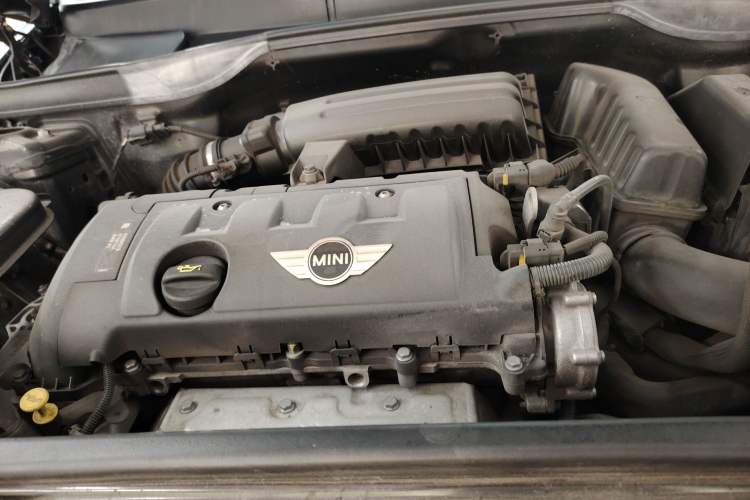 Used MINI Countryman 2014 1.6L COOPER Fun Engine Bay