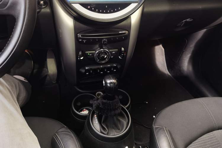 Used MINI Countryman 2014 1.6T COOPER ALL4 Fun Gear Lever
