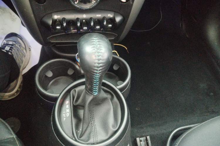 Used MINI Countryman 2014 1.6T COOPER ALL4 Fun Gear Lever