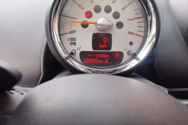 Used MINI Countryman 2014 1.6T COOPER S ALL4 Odometer Close Up