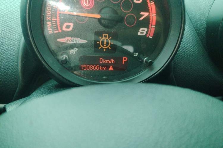 Used MINI Countryman 2014 1.6T COOPER ALL4 Fun Odometer Close Up