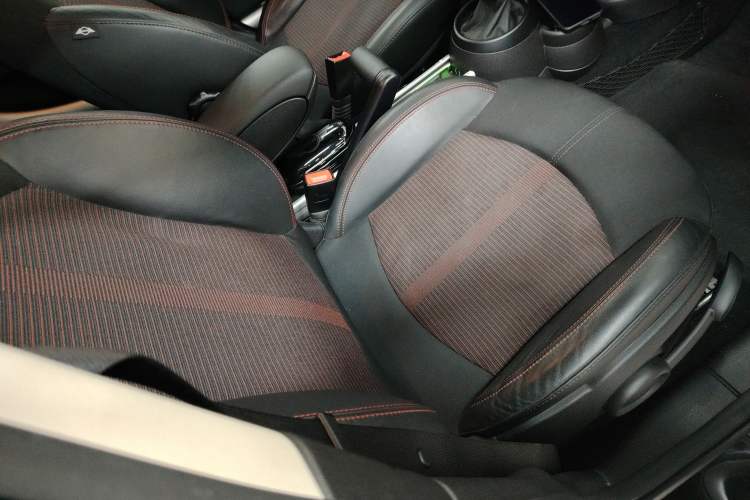 Used MINI Countryman 2014 1.6L COOPER Fun Right Front Seat