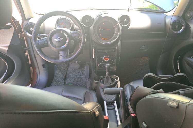 Used MINI Countryman 2014 1.6T COOPER ALL4 Excitement Center Console