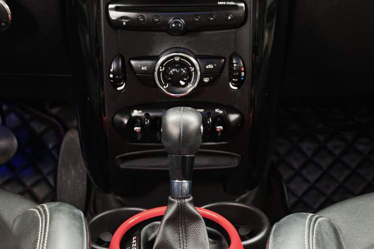Used MINI Countryman 2014 1.6T COOPER ALL4 Fun Gear Lever