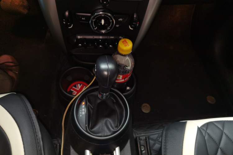 Used MINI Countryman 2014 1.6T COOPER ALL4 Fun Gear Lever