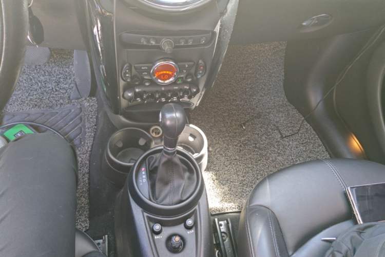 Used MINI Countryman 2014 1.6T COOPER ALL4 Excitement Gear Lever