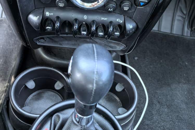 Used MINI Countryman 2014 1.6L COOPER Excitement Gear Lever