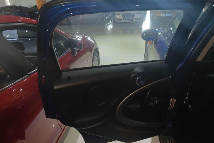 Used MINI Countryman 2014 1.6L COOPER Fun Left Rear Door Interior