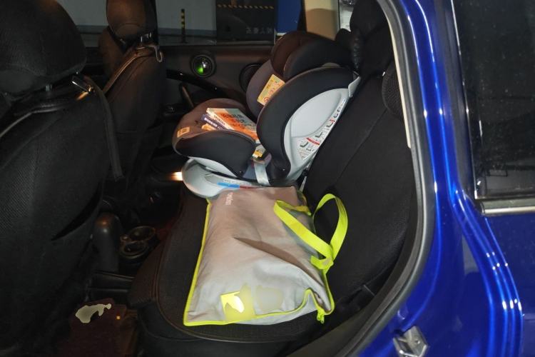 Used MINI Countryman 2014 1.6T COOPER ALL4 Fun Left Rear Seat