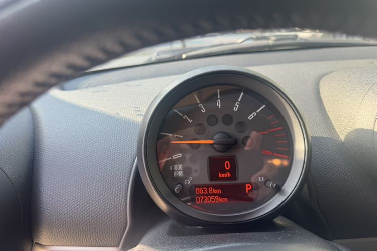 Used MINI Countryman 2014 1.6T COOPER ALL4 Fun Odometer Close Up