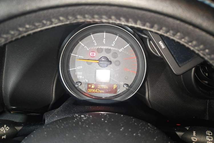 Used MINI Countryman 2014 1.6T COOPER ALL4 Fun Odometer Close Up