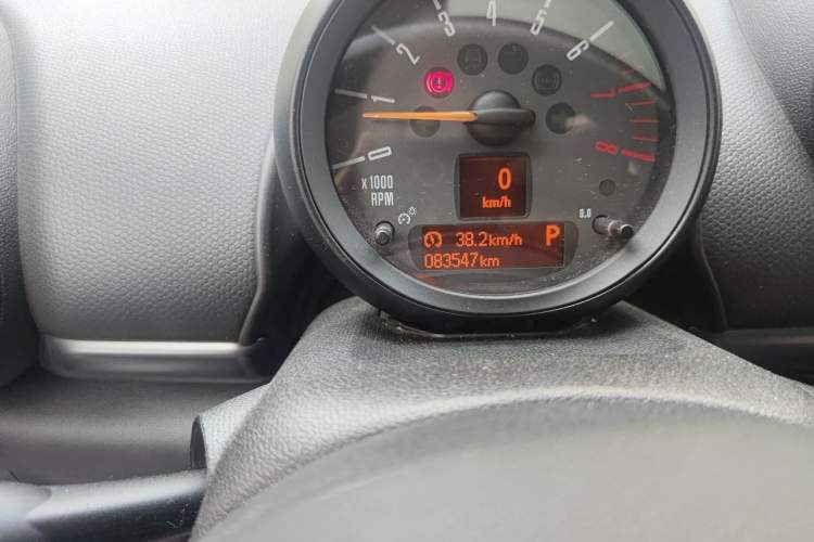 Used MINI Countryman 2014 1.6T COOPER S Odometer Close Up