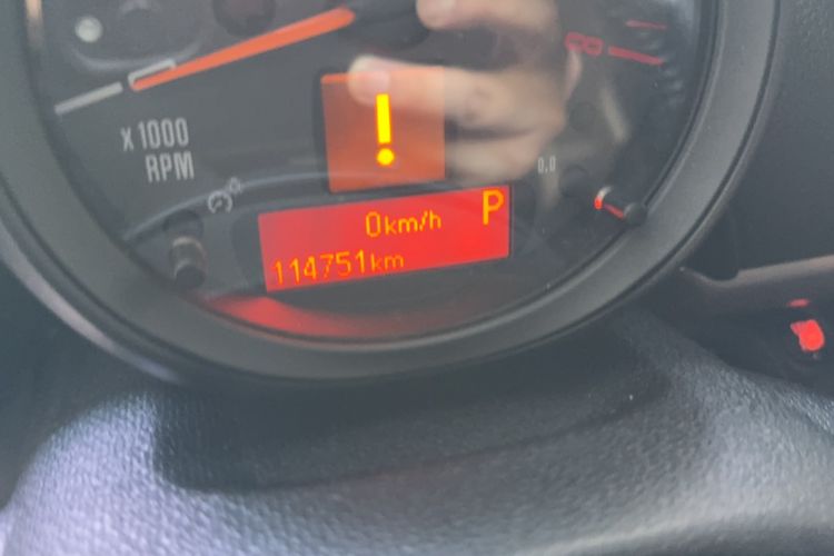 Used MINI Countryman 2014 1.6T COOPER ALL4 Fun Odometer Close Up